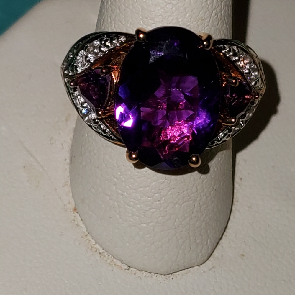 NWT BEAUTIFUL AMETHYST RING